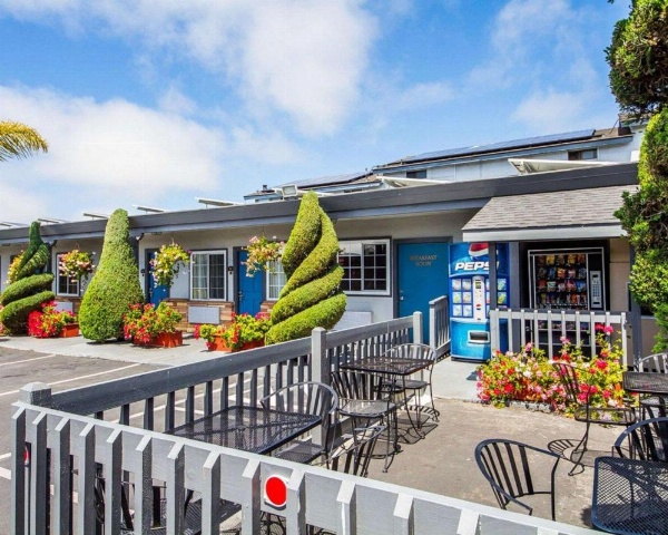 Blu Pacific Hotel image 12