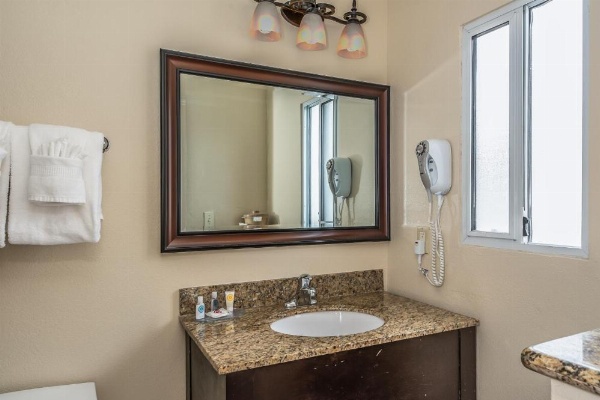 Blu Pacific Hotel image 18