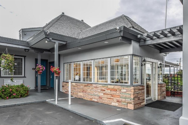 Blu Pacific Hotel image 20