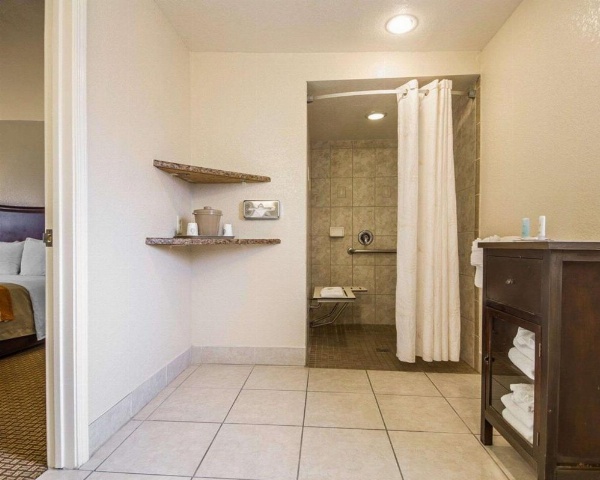 Blu Pacific Hotel image 9